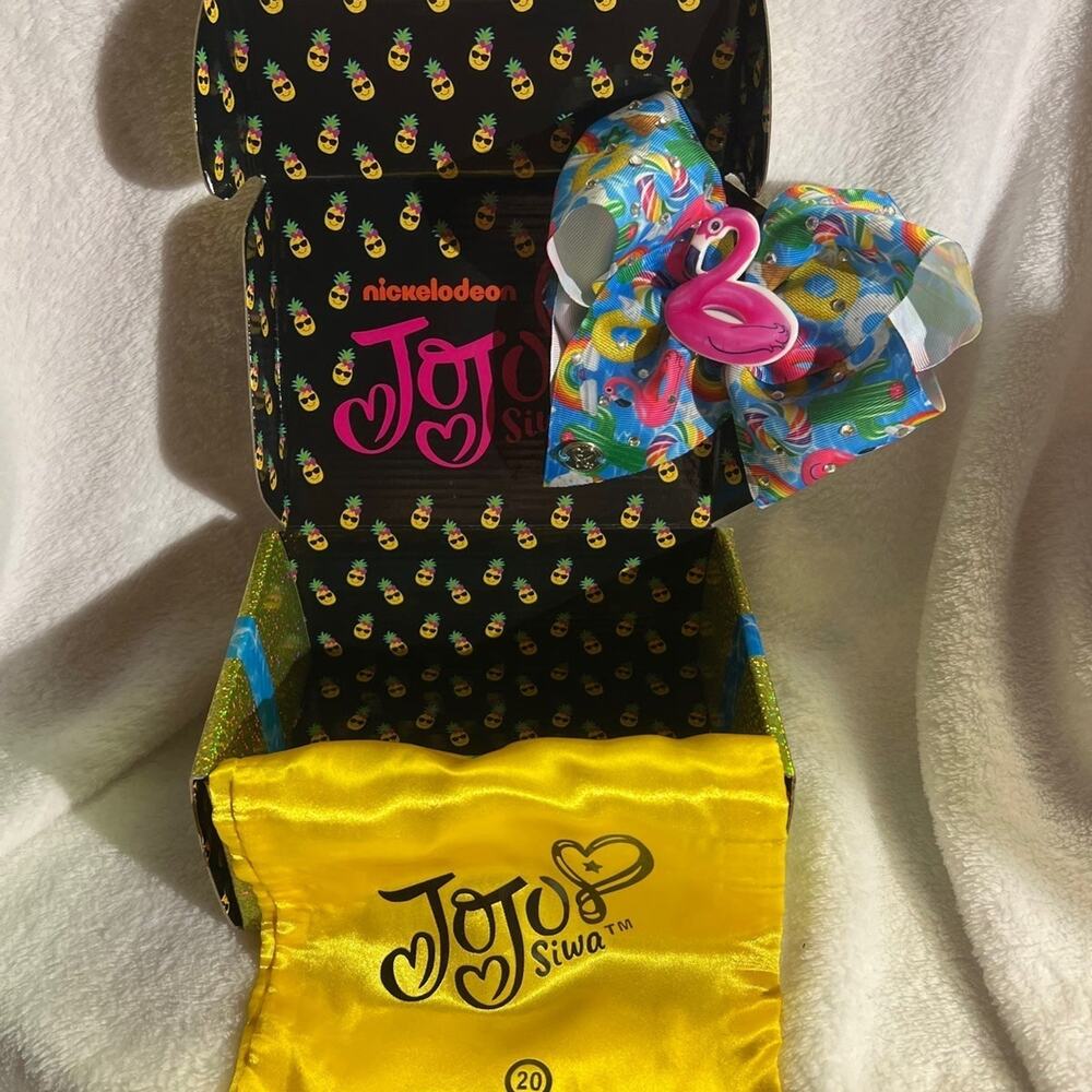 Jojo Siwa flamingo bow club #20